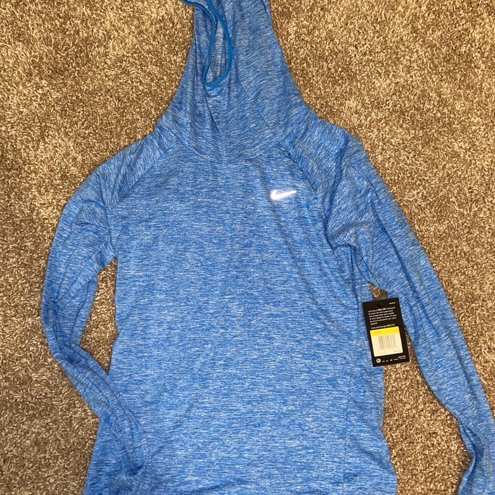 New with tag Nike pullover